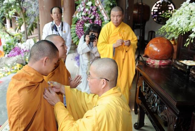 Chùm ảnh: Các đoàn viếng tang lễ HT. Thích Minh Châu - Sáng 05/09/2012 - Phần 2