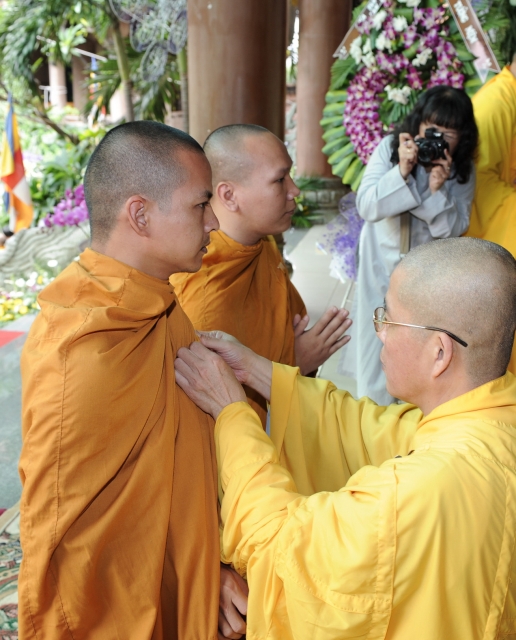 Chùm ảnh: Các đoàn viếng tang lễ HT. Thích Minh Châu - Sáng 05/09/2012 - Phần 2