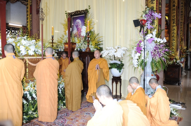 Chùm ảnh: Các đoàn viếng tang lễ HT. Thích Minh Châu - Sáng 05/09/2012 - Phần 2