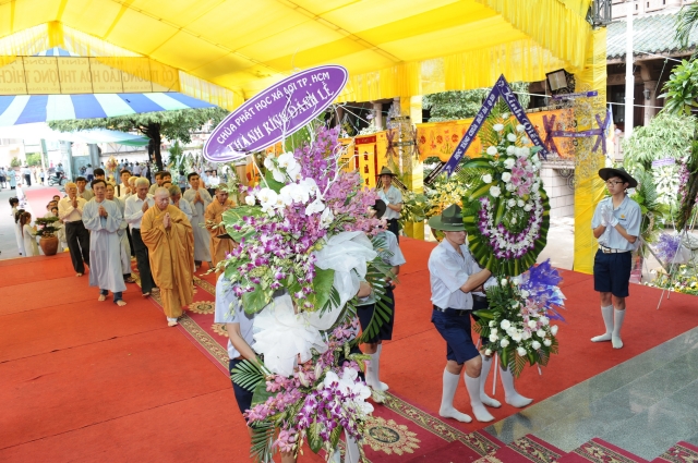 Chùm ảnh: Các đoàn viếng tang lễ HT. Thích Minh Châu - Sáng 05/09/2012 - Phần 2