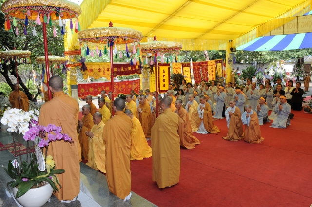 Chùm ảnh: Lễ cung tiến giác linh trưởng lão hòa thượng Thích Minh Châu ngày 05-09-2012