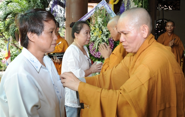 Chùm ảnh: Các đoàn viếng tang lễ HT. Thích Minh Châu - Sáng 05/09/2012 - Phần 2