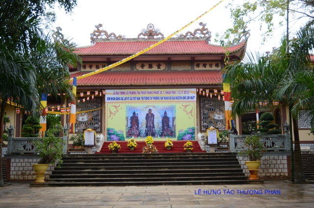 Bộ tượng Tây Phương Tam Thánh bằng gỗ dâu lớn nhất Việt Nam