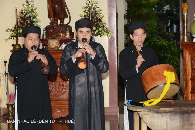 Bộ tượng Tây Phương Tam Thánh bằng gỗ dâu lớn nhất Việt Nam