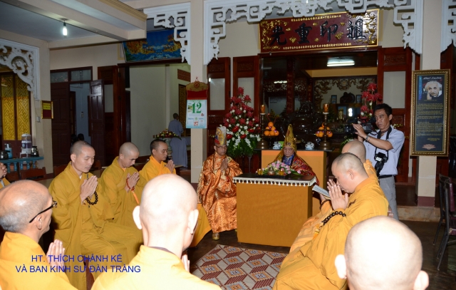 Bộ tượng Tây Phương Tam Thánh bằng gỗ dâu lớn nhất Việt Nam
