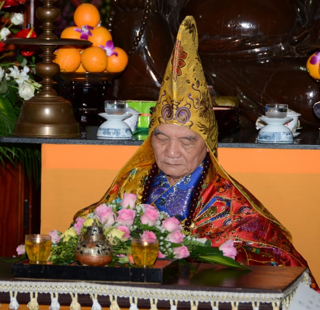 Bộ tượng Tây Phương Tam Thánh bằng gỗ dâu lớn nhất Việt Nam