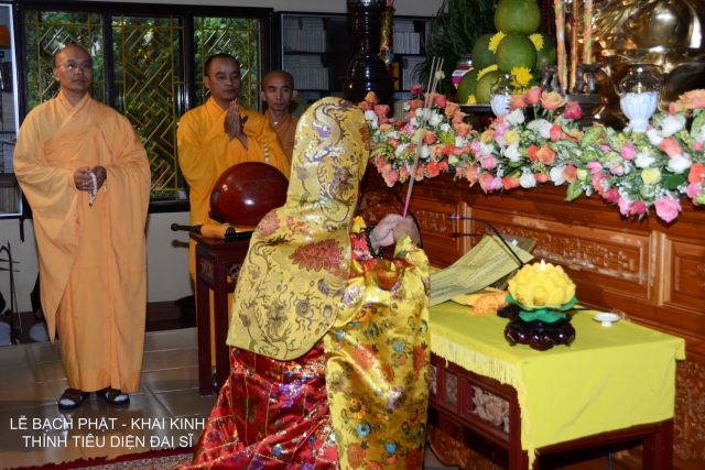 Bộ tượng Tây Phương Tam Thánh bằng gỗ dâu lớn nhất Việt Nam