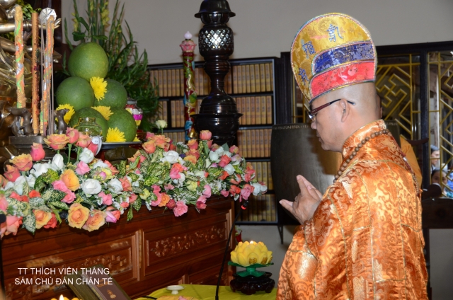 Bộ tượng Tây Phương Tam Thánh bằng gỗ dâu lớn nhất Việt Nam