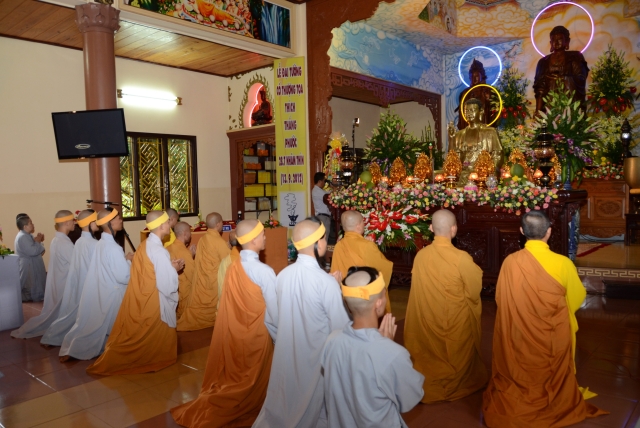 Bộ tượng Tây Phương Tam Thánh bằng gỗ dâu lớn nhất Việt Nam