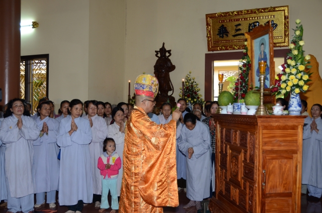 Bộ tượng Tây Phương Tam Thánh bằng gỗ dâu lớn nhất Việt Nam