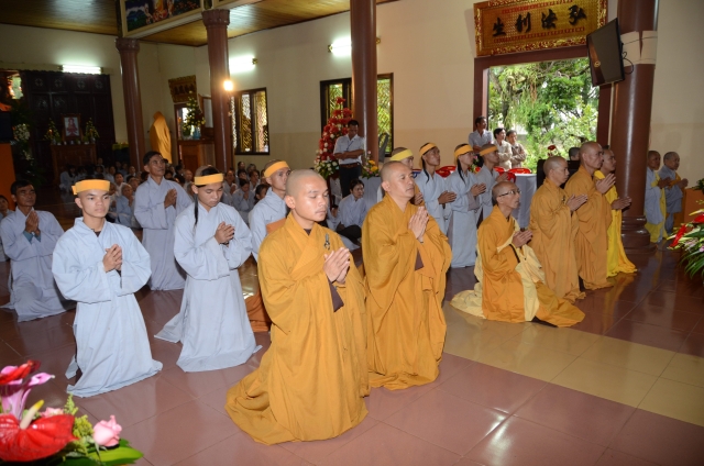Bộ tượng Tây Phương Tam Thánh bằng gỗ dâu lớn nhất Việt Nam