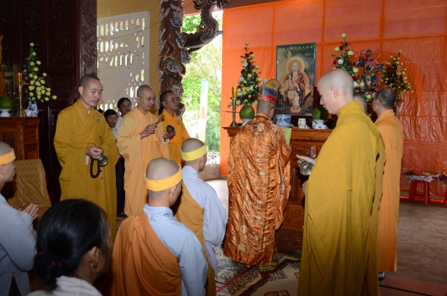 Bộ tượng Tây Phương Tam Thánh bằng gỗ dâu lớn nhất Việt Nam
