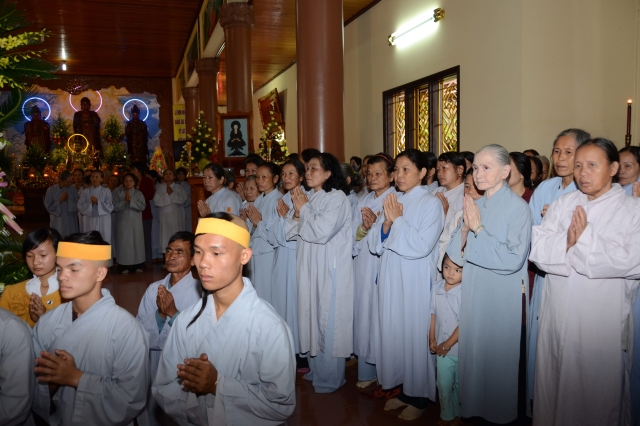 Bộ tượng Tây Phương Tam Thánh bằng gỗ dâu lớn nhất Việt Nam