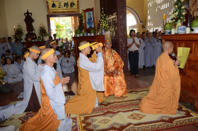 Bộ tượng Tây Phương Tam Thánh bằng gỗ dâu lớn nhất Việt Nam