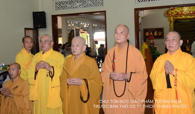 Bộ tượng Tây Phương Tam Thánh bằng gỗ dâu lớn nhất Việt Nam