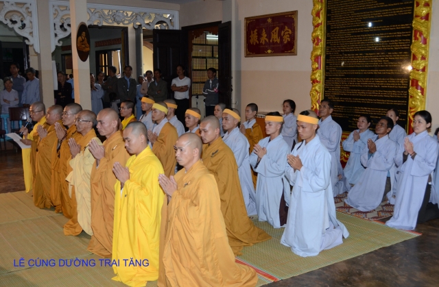 Bộ tượng Tây Phương Tam Thánh bằng gỗ dâu lớn nhất Việt Nam