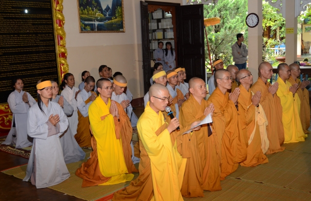 Bộ tượng Tây Phương Tam Thánh bằng gỗ dâu lớn nhất Việt Nam
