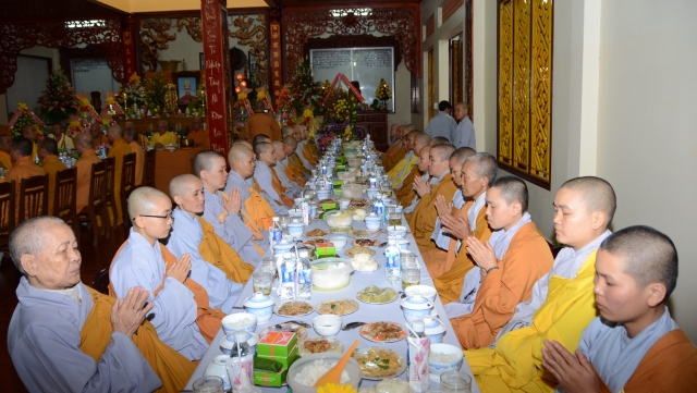 Bộ tượng Tây Phương Tam Thánh bằng gỗ dâu lớn nhất Việt Nam