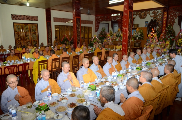 Bộ tượng Tây Phương Tam Thánh bằng gỗ dâu lớn nhất Việt Nam