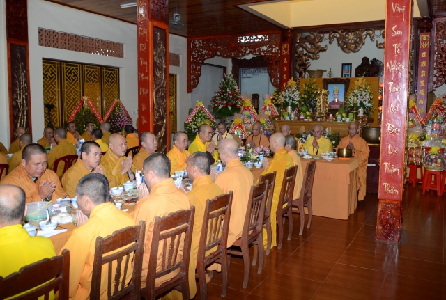 Bộ tượng Tây Phương Tam Thánh bằng gỗ dâu lớn nhất Việt Nam