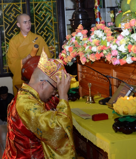 Bộ tượng Tây Phương Tam Thánh bằng gỗ dâu lớn nhất Việt Nam