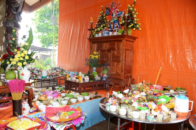 Bộ tượng Tây Phương Tam Thánh bằng gỗ dâu lớn nhất Việt Nam