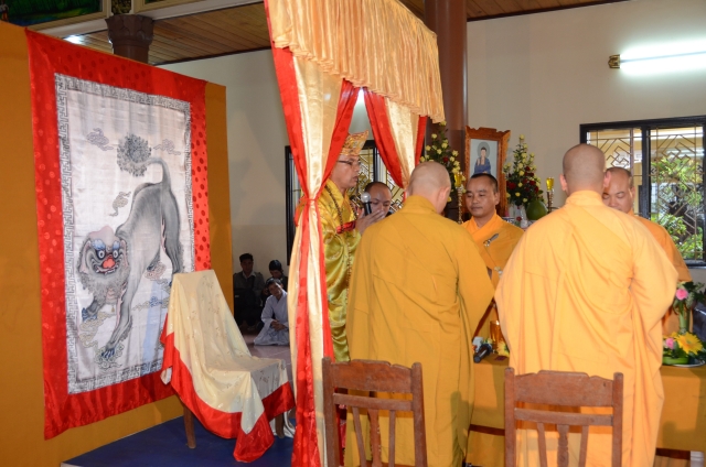 Bộ tượng Tây Phương Tam Thánh bằng gỗ dâu lớn nhất Việt Nam