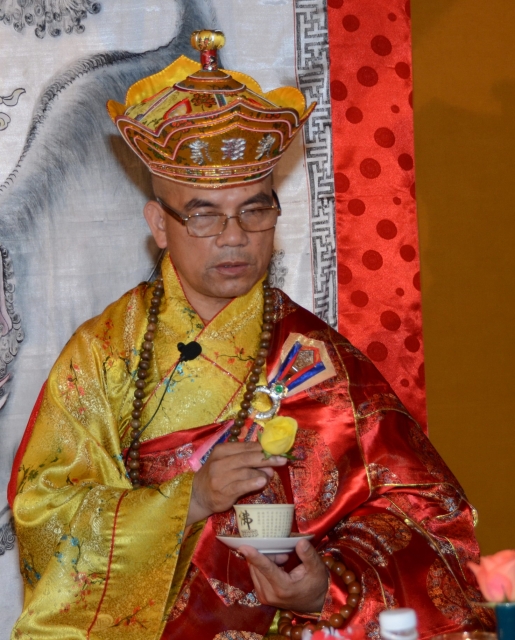 Bộ tượng Tây Phương Tam Thánh bằng gỗ dâu lớn nhất Việt Nam