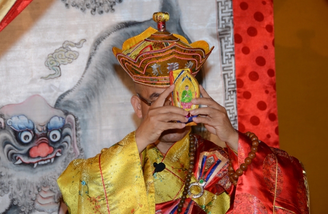 Bộ tượng Tây Phương Tam Thánh bằng gỗ dâu lớn nhất Việt Nam