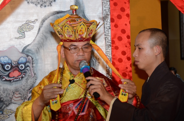 Bộ tượng Tây Phương Tam Thánh bằng gỗ dâu lớn nhất Việt Nam