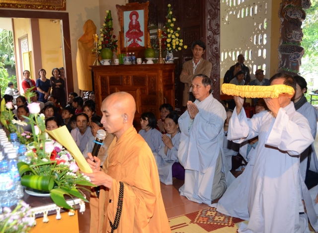 Bộ tượng Tây Phương Tam Thánh bằng gỗ dâu lớn nhất Việt Nam