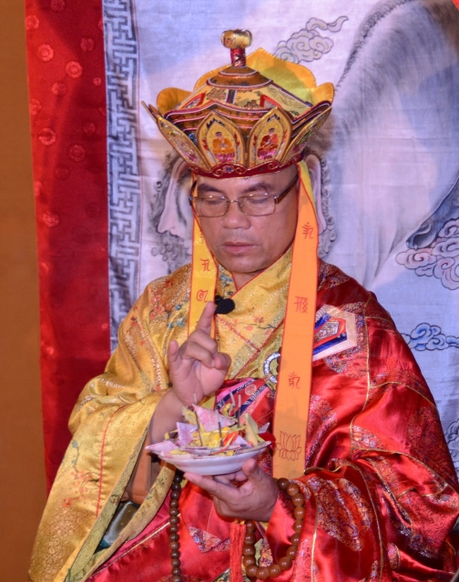 Bộ tượng Tây Phương Tam Thánh bằng gỗ dâu lớn nhất Việt Nam