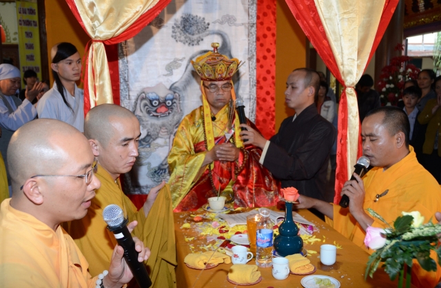 Bộ tượng Tây Phương Tam Thánh bằng gỗ dâu lớn nhất Việt Nam