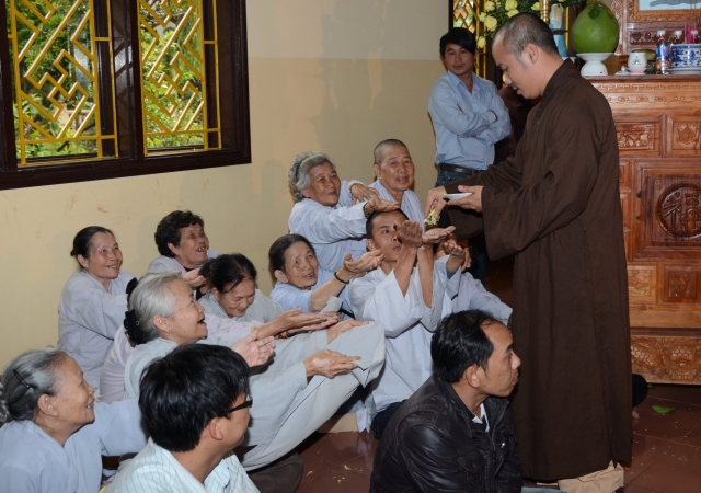 Bộ tượng Tây Phương Tam Thánh bằng gỗ dâu lớn nhất Việt Nam