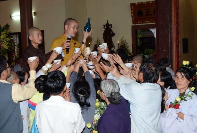 Bộ tượng Tây Phương Tam Thánh bằng gỗ dâu lớn nhất Việt Nam