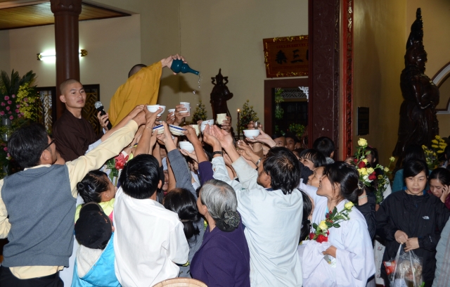 Bộ tượng Tây Phương Tam Thánh bằng gỗ dâu lớn nhất Việt Nam