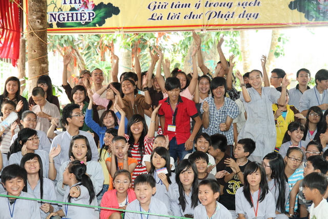 Đồng Nai: Chùm ảnh gameshow cuộc thi “Hồi trống pháp” và tô tranh với chủ đề: “Mái chùa con yêu”