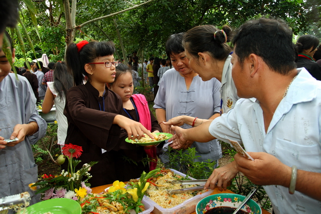 Đồng Nai: Mãi nhớ phiên chợ quê hương tại khóa tu mùa hè “Gieo hạt từ tâm” chùa Thiên Chánh