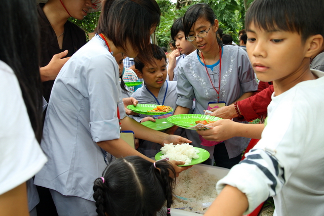 Đồng Nai: Mãi nhớ phiên chợ quê hương tại khóa tu mùa hè “Gieo hạt từ tâm” chùa Thiên Chánh