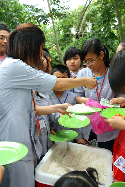 Đồng Nai: Mãi nhớ phiên chợ quê hương tại khóa tu mùa hè “Gieo hạt từ tâm” chùa Thiên Chánh