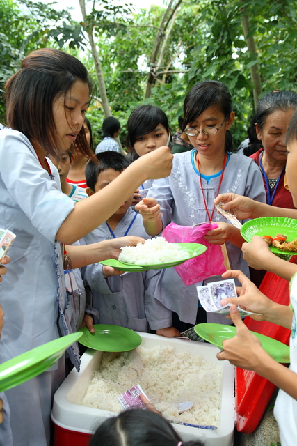 Đồng Nai: Mãi nhớ phiên chợ quê hương tại khóa tu mùa hè “Gieo hạt từ tâm” chùa Thiên Chánh
