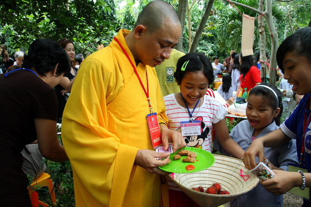 Đồng Nai: Mãi nhớ phiên chợ quê hương tại khóa tu mùa hè “Gieo hạt từ tâm” chùa Thiên Chánh