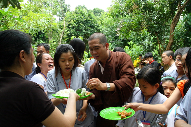 Đồng Nai: Mãi nhớ phiên chợ quê hương tại khóa tu mùa hè “Gieo hạt từ tâm” chùa Thiên Chánh