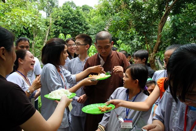 Đồng Nai: Mãi nhớ phiên chợ quê hương tại khóa tu mùa hè “Gieo hạt từ tâm” chùa Thiên Chánh