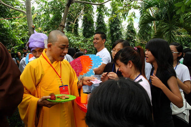 Đồng Nai: Mãi nhớ phiên chợ quê hương tại khóa tu mùa hè “Gieo hạt từ tâm” chùa Thiên Chánh