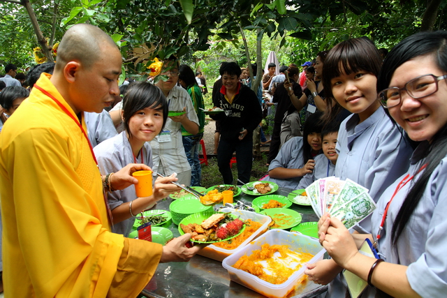 Đồng Nai: Mãi nhớ phiên chợ quê hương tại khóa tu mùa hè “Gieo hạt từ tâm” chùa Thiên Chánh