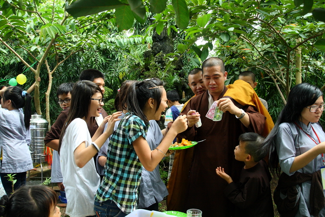 Đồng Nai: Mãi nhớ phiên chợ quê hương tại khóa tu mùa hè “Gieo hạt từ tâm” chùa Thiên Chánh