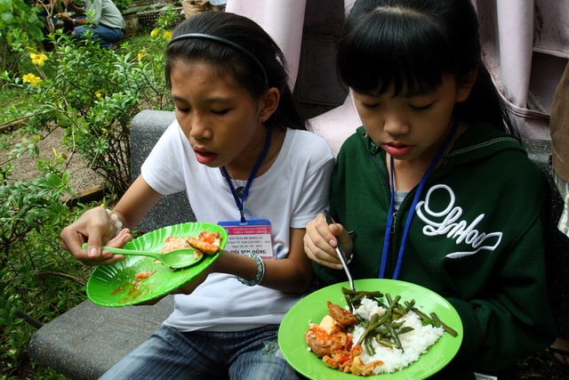 Đồng Nai: Mãi nhớ phiên chợ quê hương tại khóa tu mùa hè “Gieo hạt từ tâm” chùa Thiên Chánh