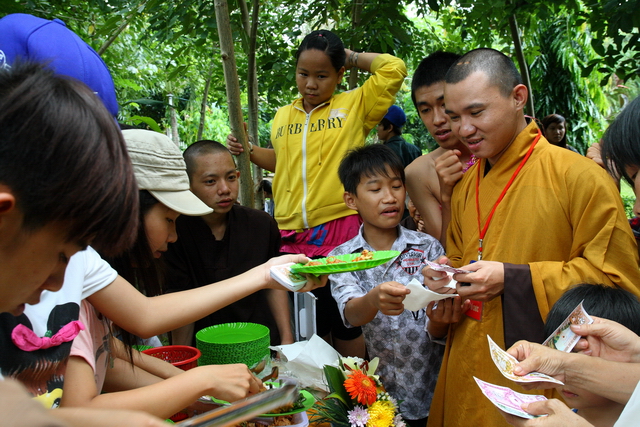 Đồng Nai: Mãi nhớ phiên chợ quê hương tại khóa tu mùa hè “Gieo hạt từ tâm” chùa Thiên Chánh