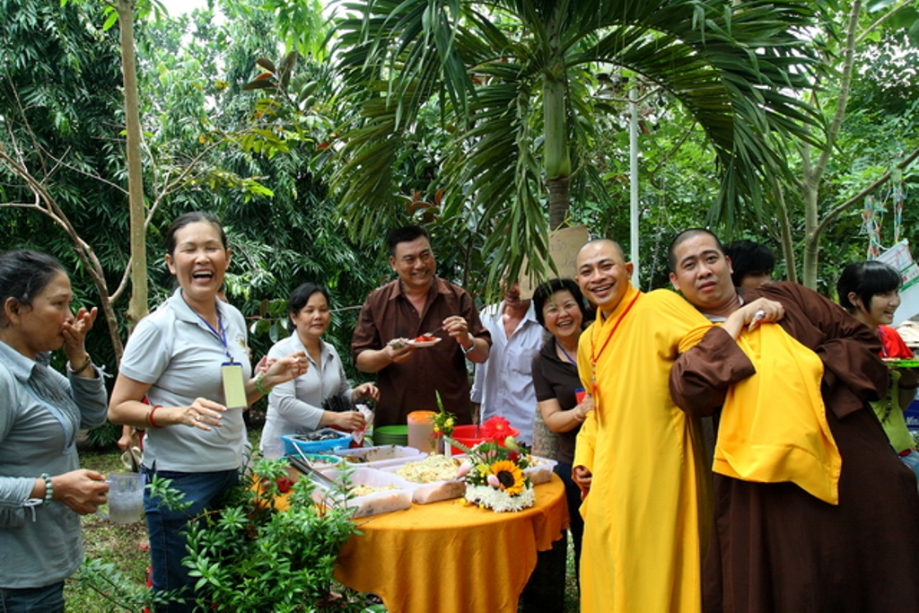 Đồng Nai: Mãi nhớ phiên chợ quê hương tại khóa tu mùa hè “Gieo hạt từ tâm” chùa Thiên Chánh